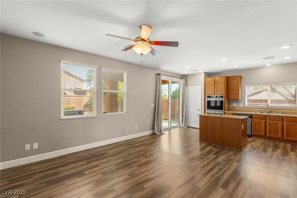586 Wealdston, Las Vegas, NV 89178