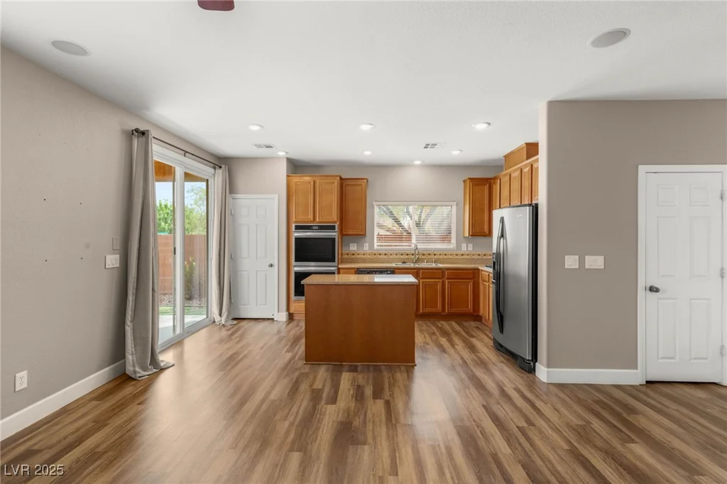 586 Wealdston, Las Vegas, NV 89178