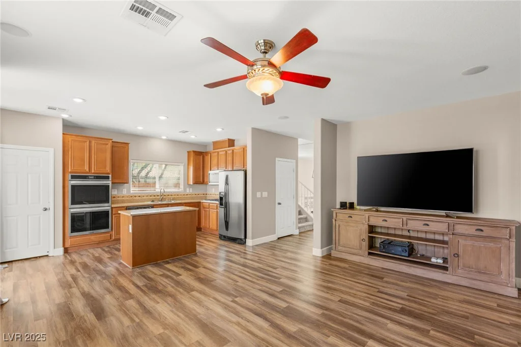 586 Wealdston, Las Vegas, NV 89178
