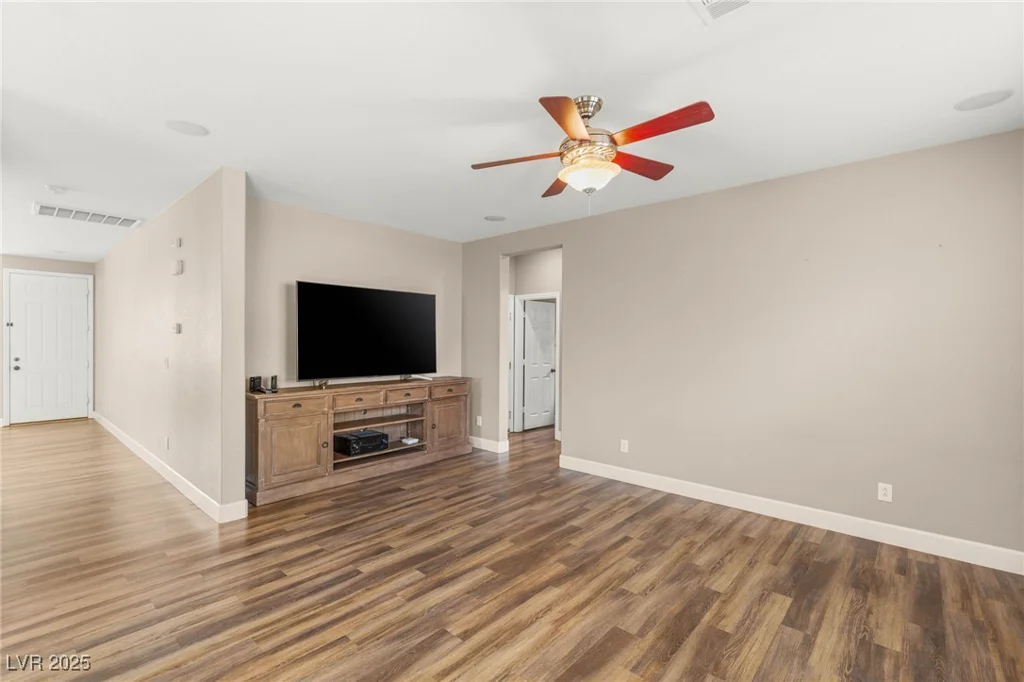 586 Wealdston, Las Vegas, NV 89178
