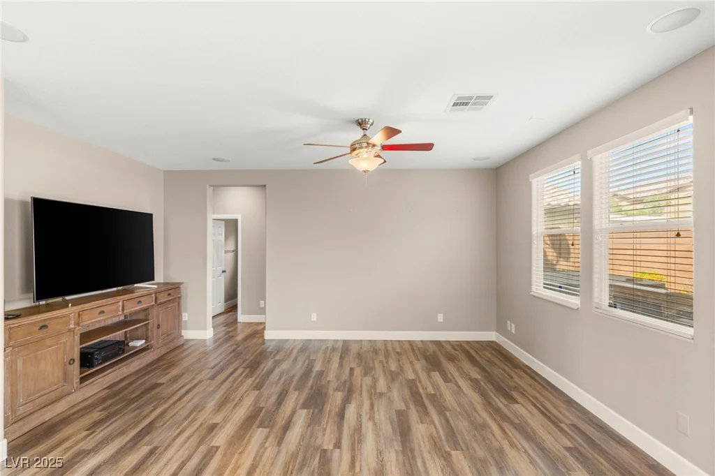 586 Wealdston, Las Vegas, NV 89178