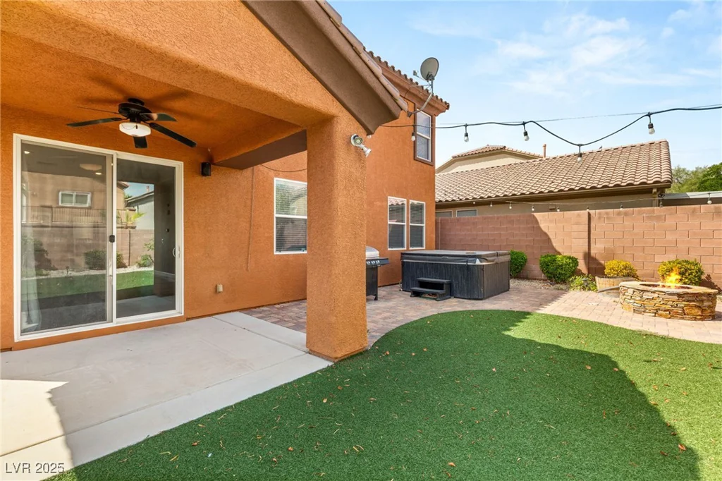 586 Wealdston, Las Vegas, NV 89178