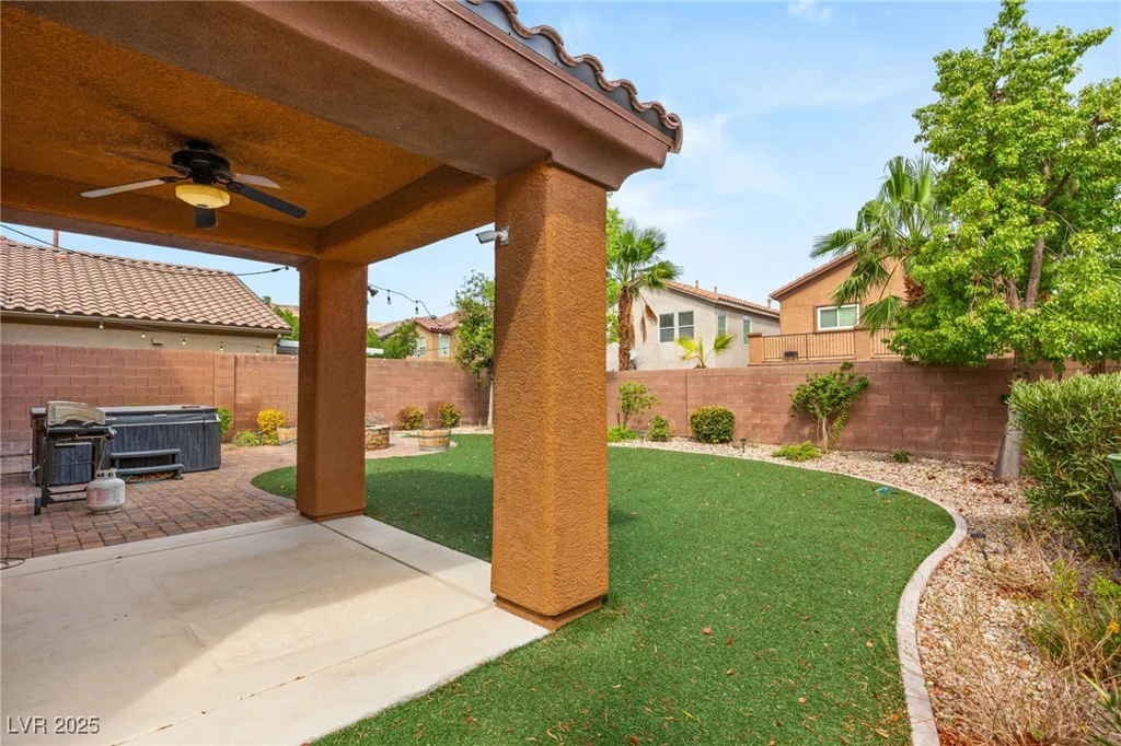 586 Wealdston, Las Vegas, NV 89178