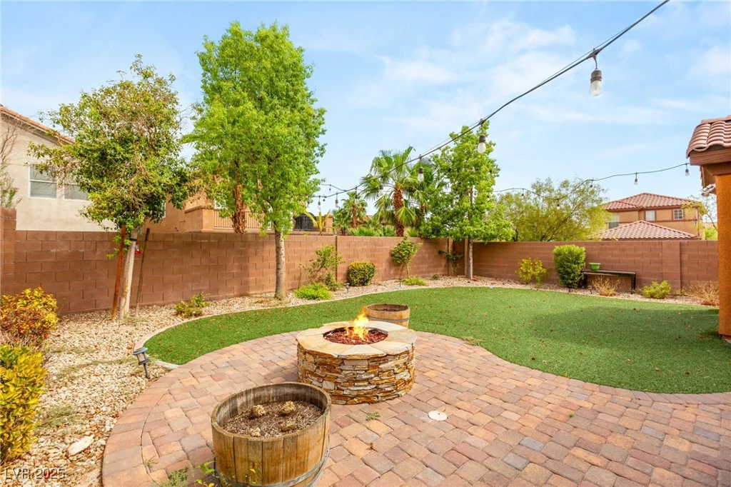 586 Wealdston, Las Vegas, NV 89178