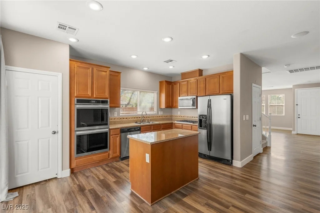 586 Wealdston, Las Vegas, NV 89178