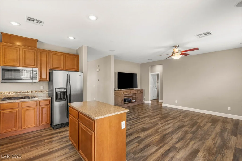 586 Wealdston, Las Vegas, NV 89178