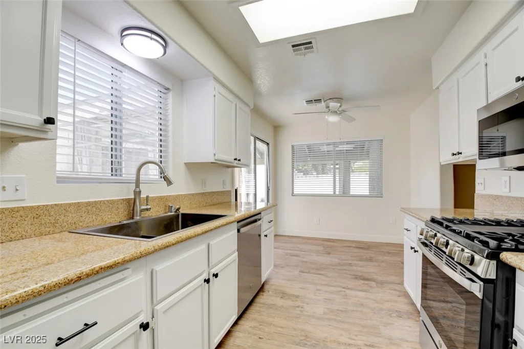 2209 Farmouth, North Las Vegas, NV 89032
