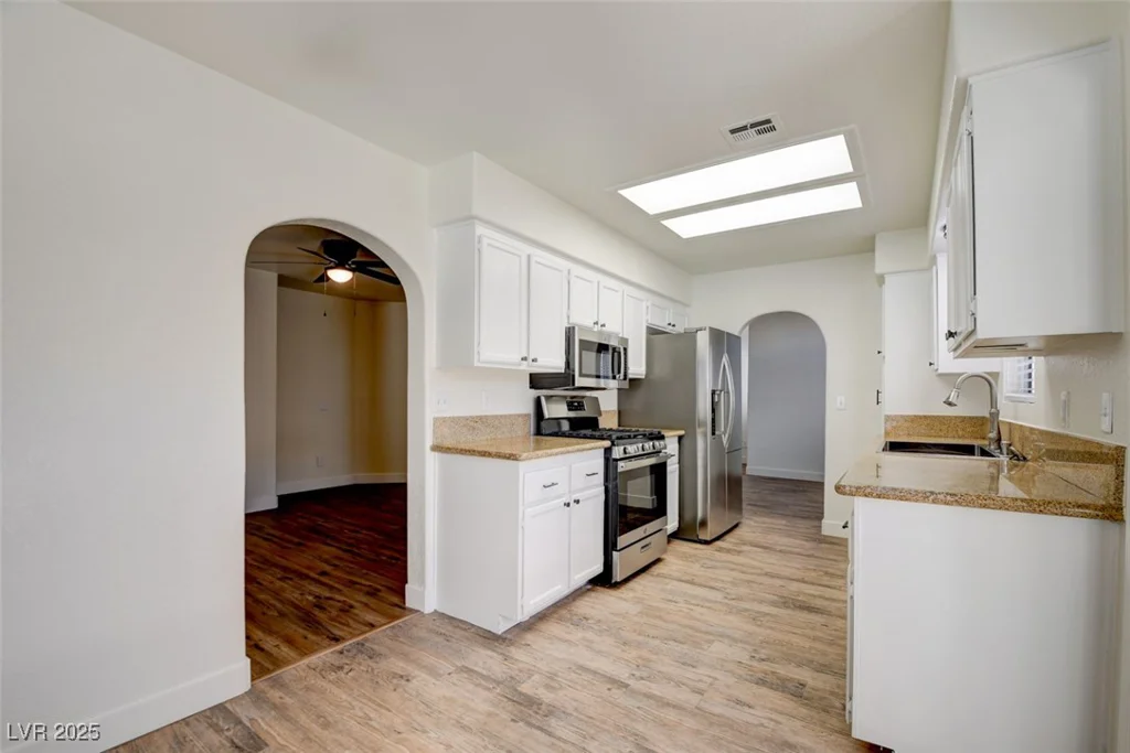 2209 Farmouth, North Las Vegas, NV 89032