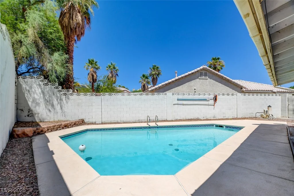 2209 Farmouth, North Las Vegas, NV 89032
