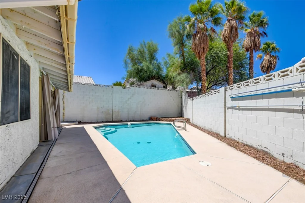 2209 Farmouth, North Las Vegas, NV 89032