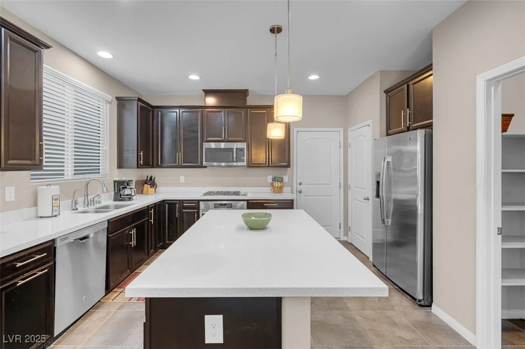 9899 Vista Meadows, Las Vegas, NV 89148