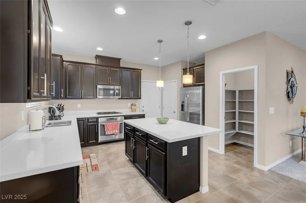 9899 Vista Meadows, Las Vegas, NV 89148