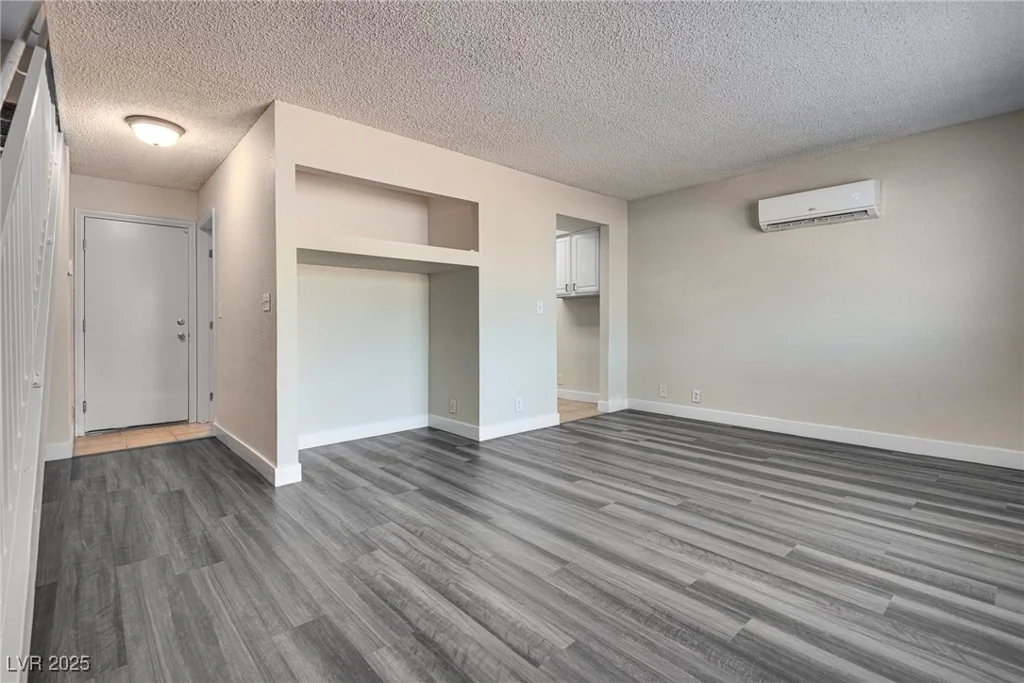 100 Crestline, Las Vegas, NV 89107