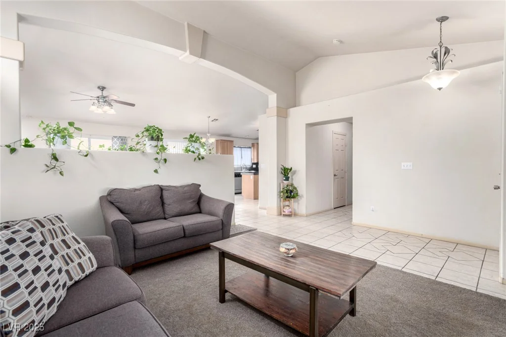 2904 Glen Aulin, Las Vegas, NV 89108