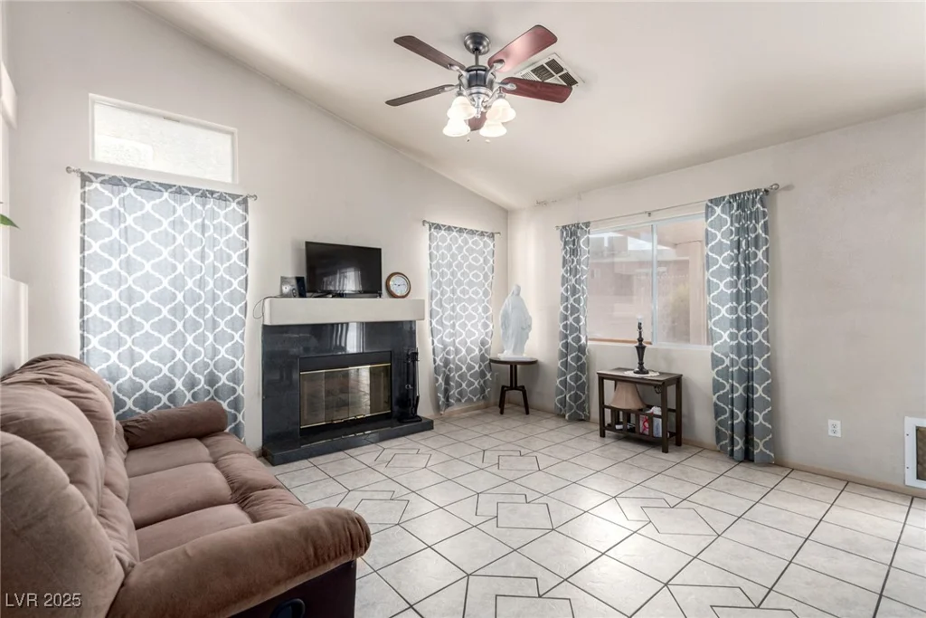 2904 Glen Aulin, Las Vegas, NV 89108