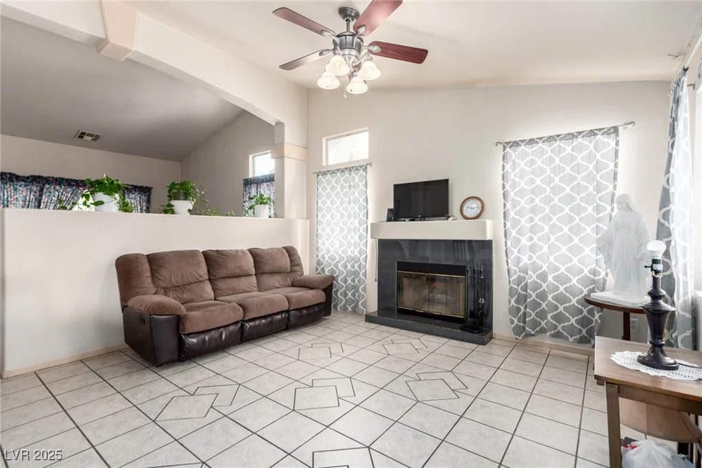 2904 Glen Aulin, Las Vegas, NV 89108