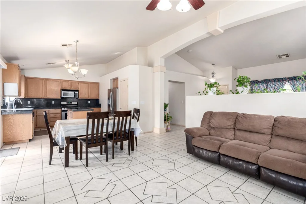 2904 Glen Aulin, Las Vegas, NV 89108