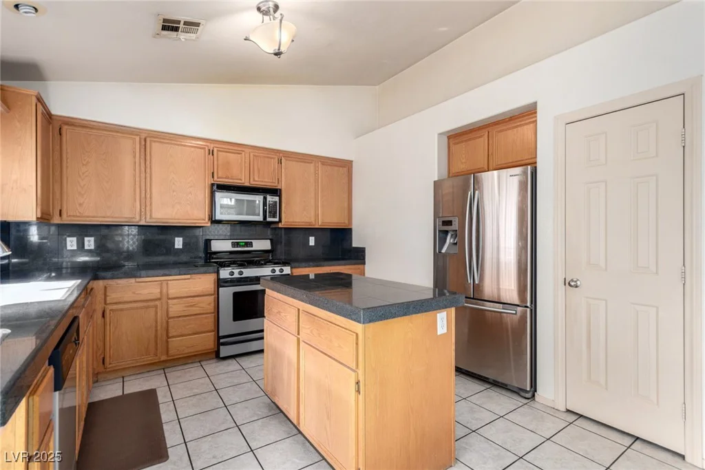 2904 Glen Aulin, Las Vegas, NV 89108