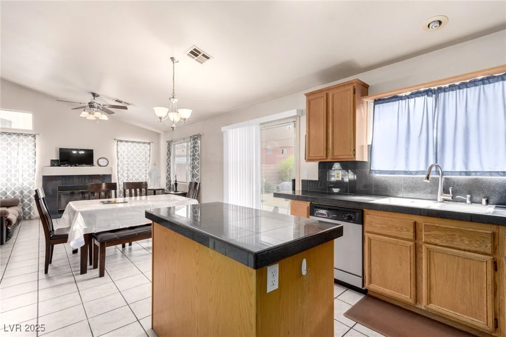 2904 Glen Aulin, Las Vegas, NV 89108