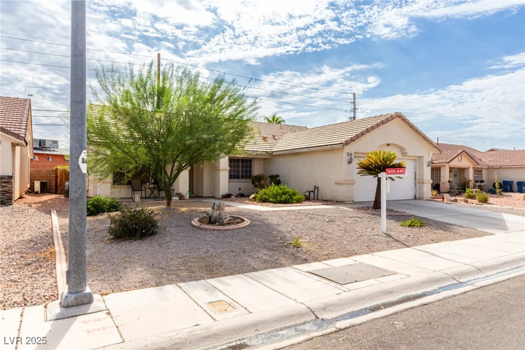 2904 Glen Aulin, Las Vegas, NV 89108