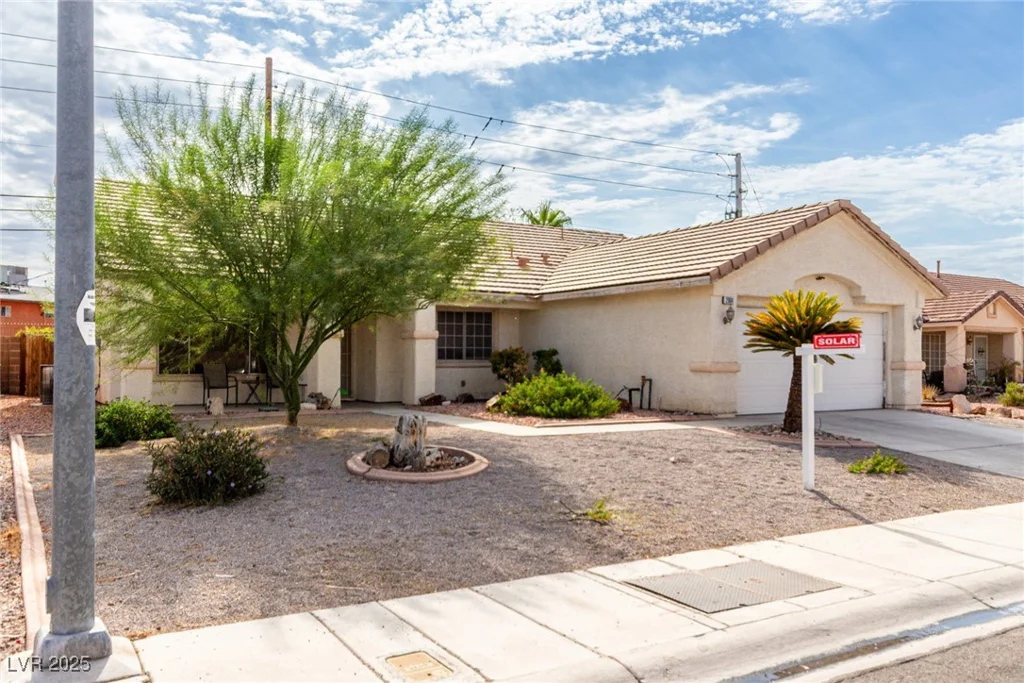 2904 Glen Aulin, Las Vegas, NV 89108