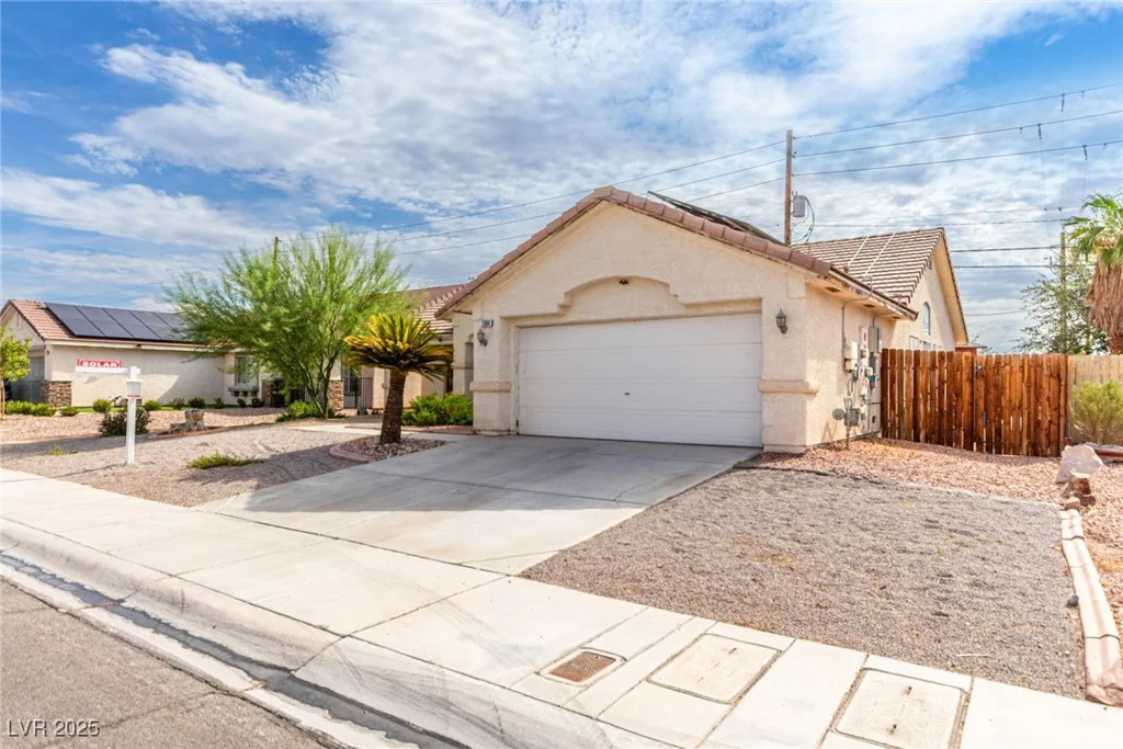 2904 Glen Aulin, Las Vegas, NV 89108