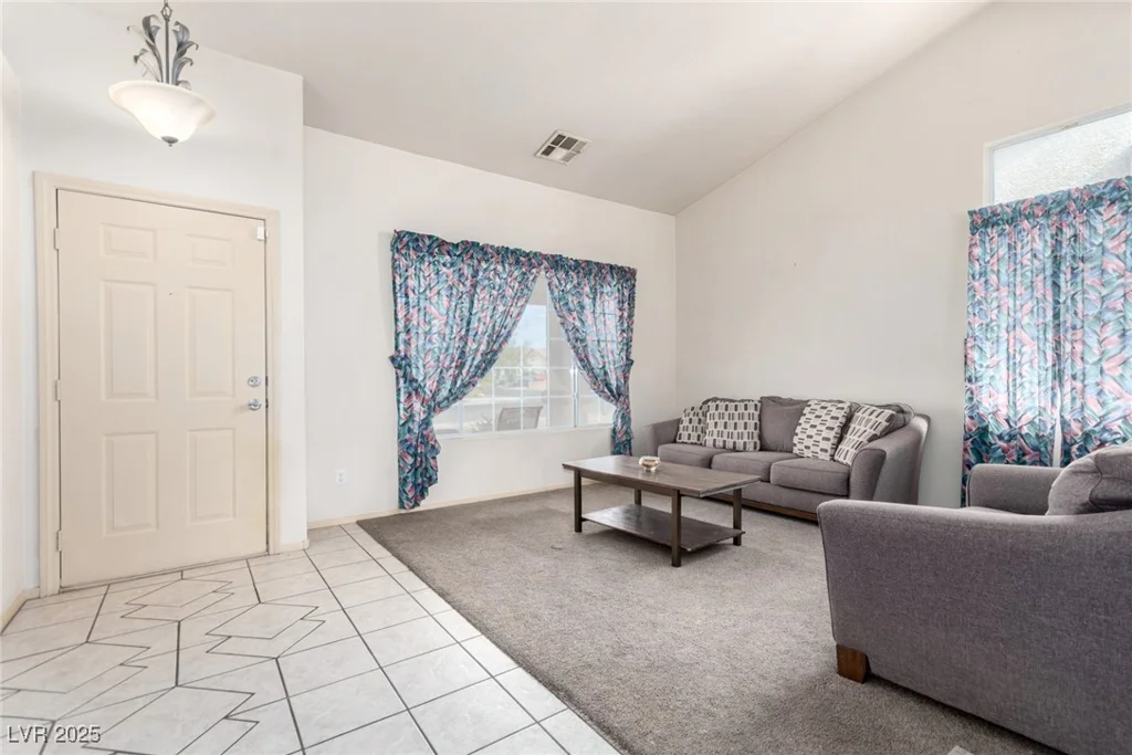 2904 Glen Aulin, Las Vegas, NV 89108