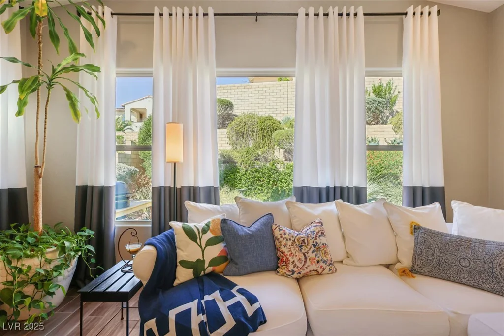 425 Rosina Vista, Las Vegas, NV 89138