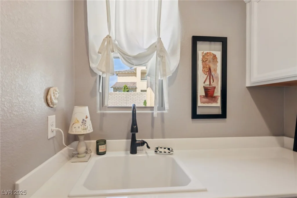 425 Rosina Vista, Las Vegas, NV 89138