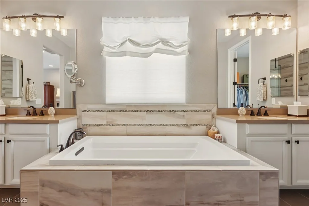 425 Rosina Vista, Las Vegas, NV 89138