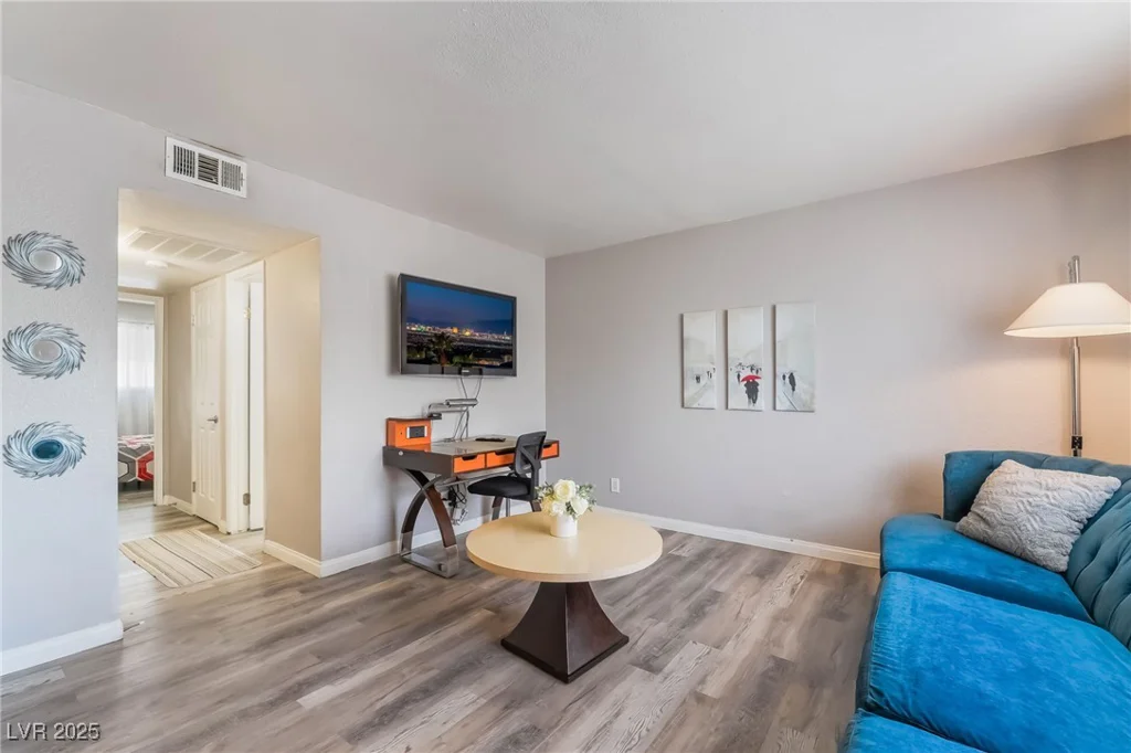 493 McKellar, Las Vegas, NV 89119
