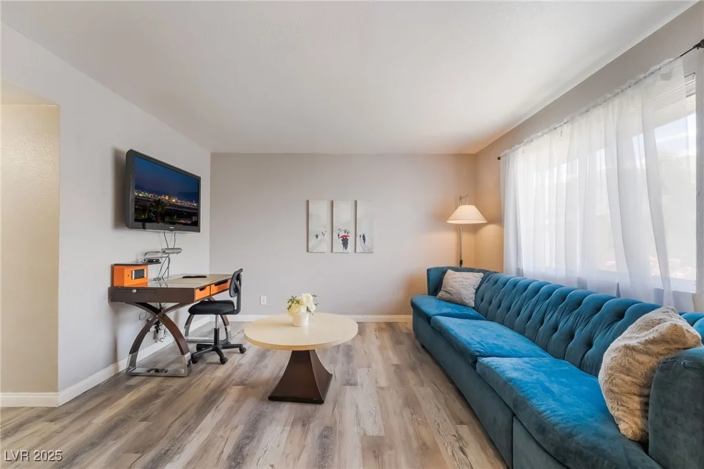 493 McKellar, Las Vegas, NV 89119
