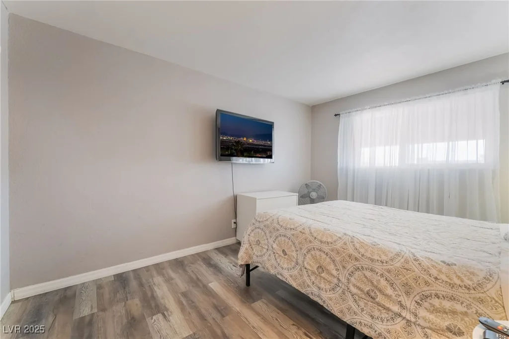 493 McKellar, Las Vegas, NV 89119