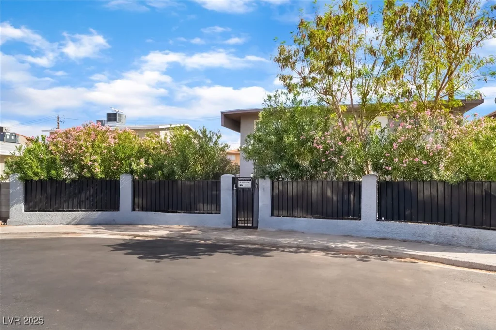 493 McKellar, Las Vegas, NV 89119