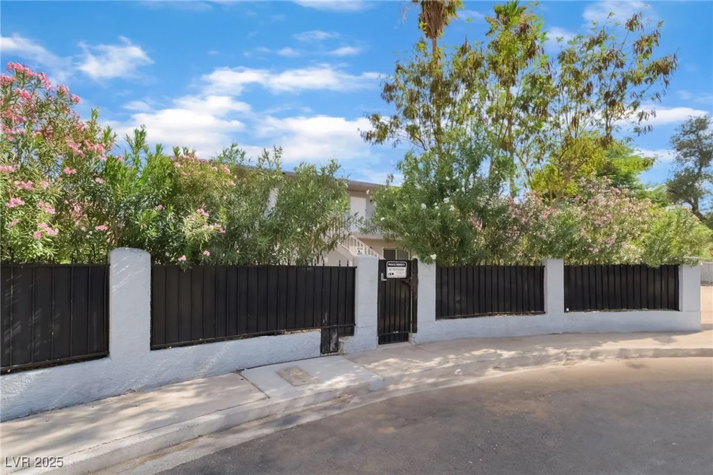 493 McKellar, Las Vegas, NV 89119