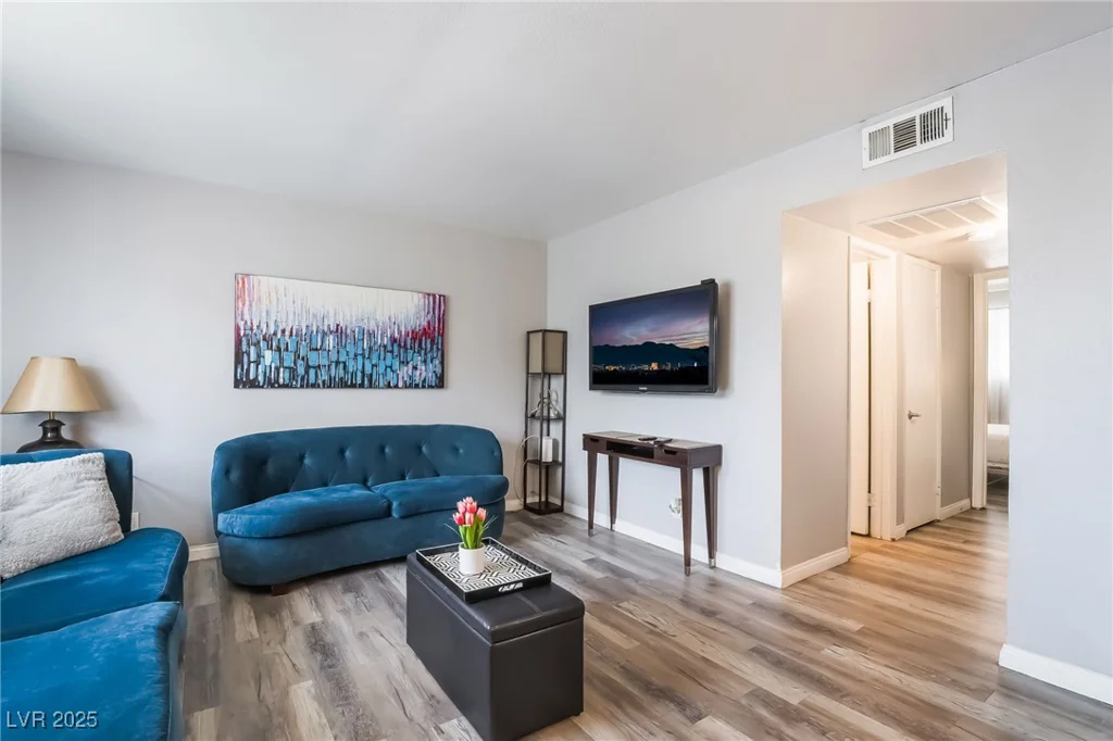 493 McKellar, Las Vegas, NV 89119