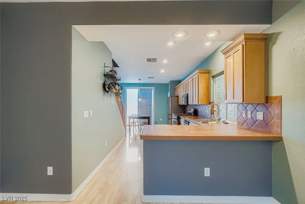 6132 Wild Waters, Las Vegas, NV 89139