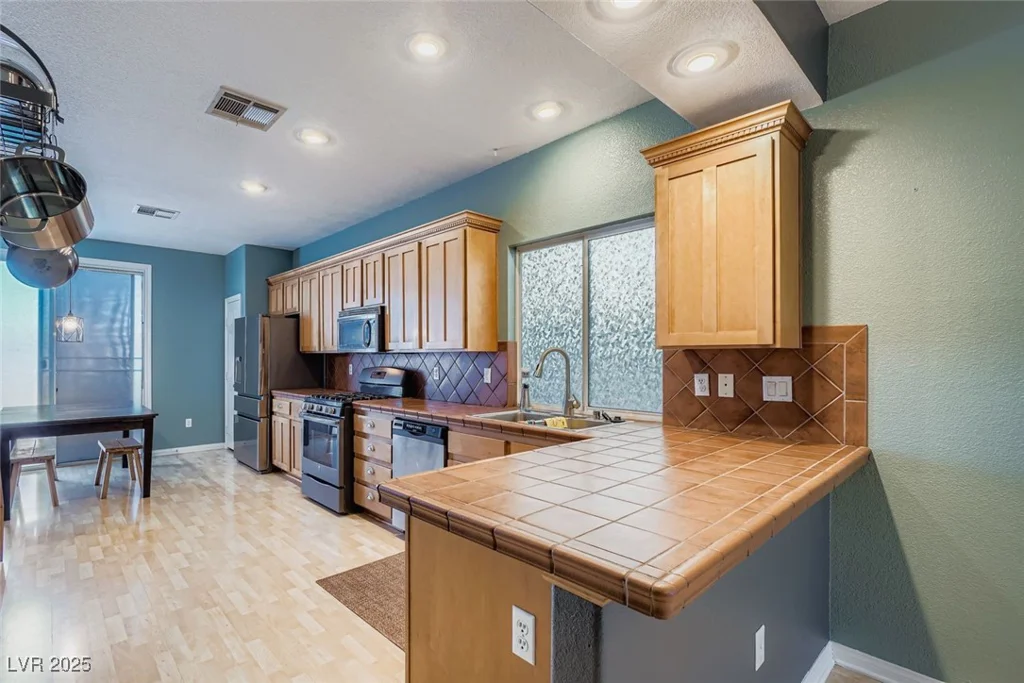 6132 Wild Waters, Las Vegas, NV 89139
