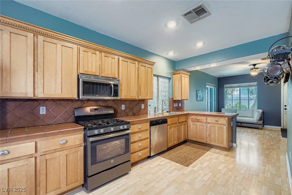 6132 Wild Waters, Las Vegas, NV 89139