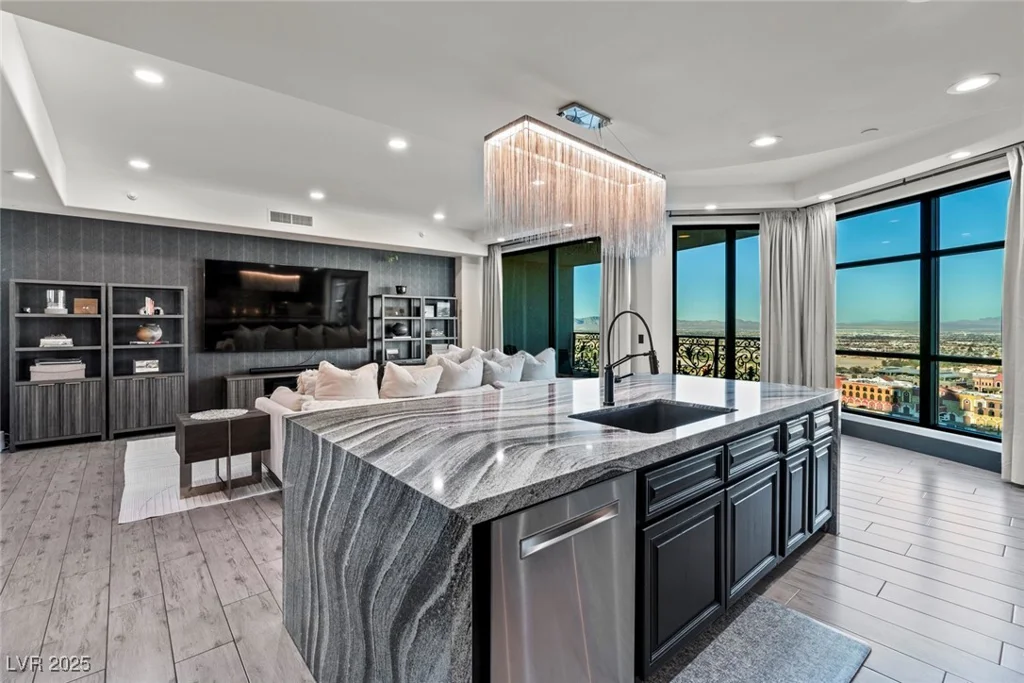 9101 Alta, Las Vegas, NV 89145