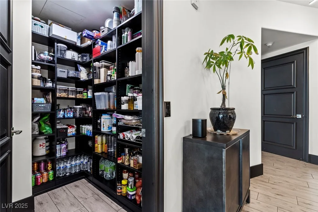 9101 Alta, Las Vegas, NV 89145