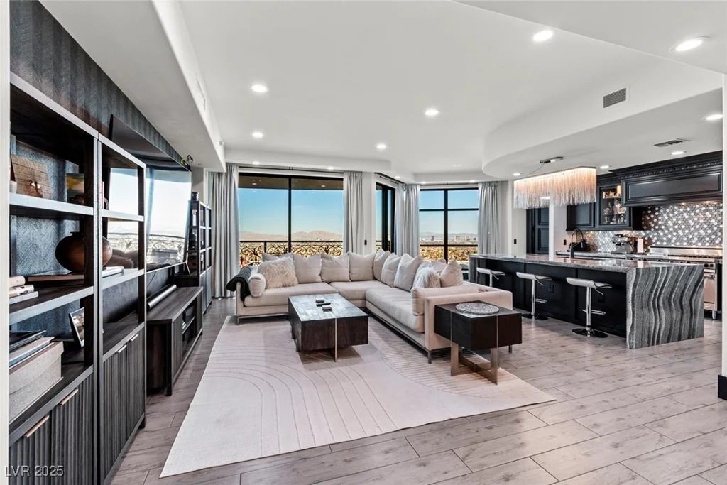 9101 Alta, Las Vegas, NV 89145