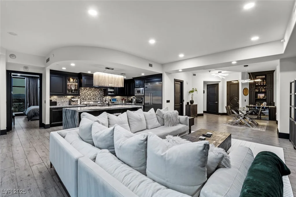 9101 Alta, Las Vegas, NV 89145