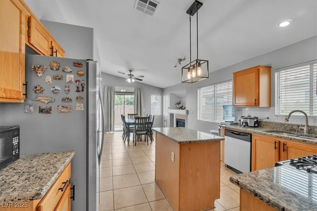 5824 Round Castle, Las Vegas, NV 89130