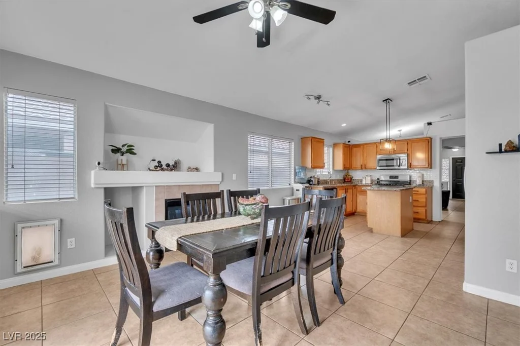 5824 Round Castle, Las Vegas, NV 89130