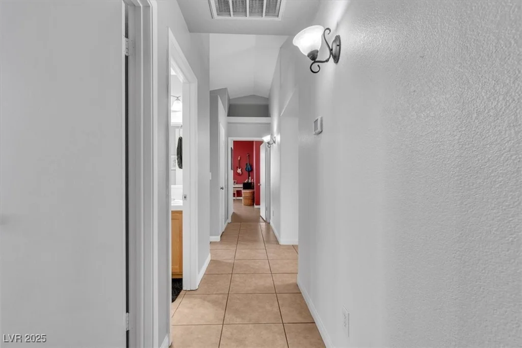 5824 Round Castle, Las Vegas, NV 89130