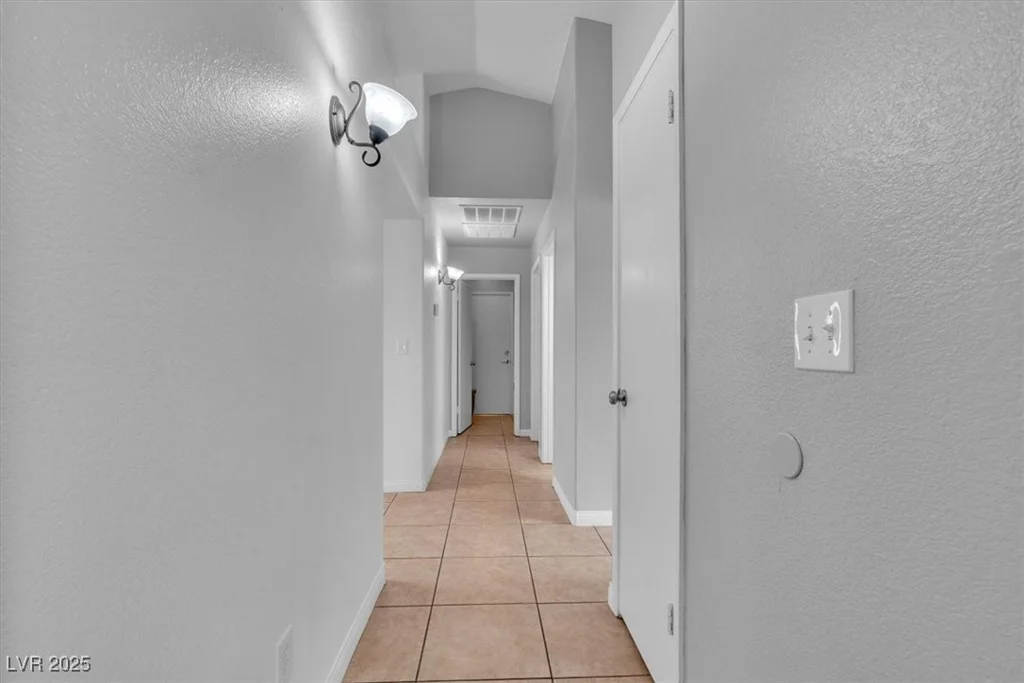 5824 Round Castle, Las Vegas, NV 89130