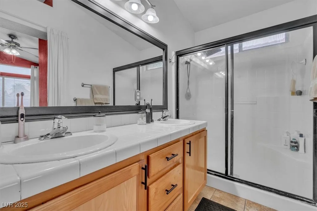 5824 Round Castle, Las Vegas, NV 89130