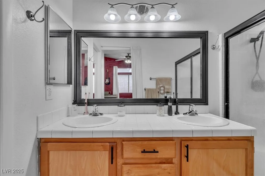 5824 Round Castle, Las Vegas, NV 89130
