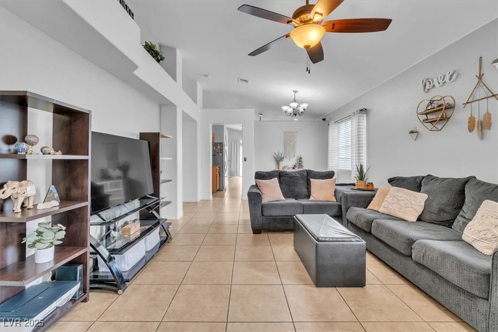 5824 Round Castle, Las Vegas, NV 89130